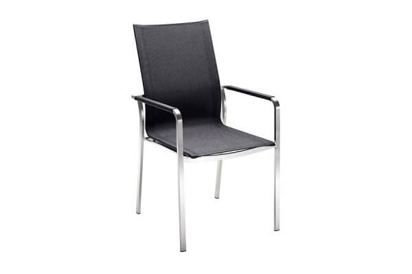 Schwarzer Stuhl mit glänzender Lehne